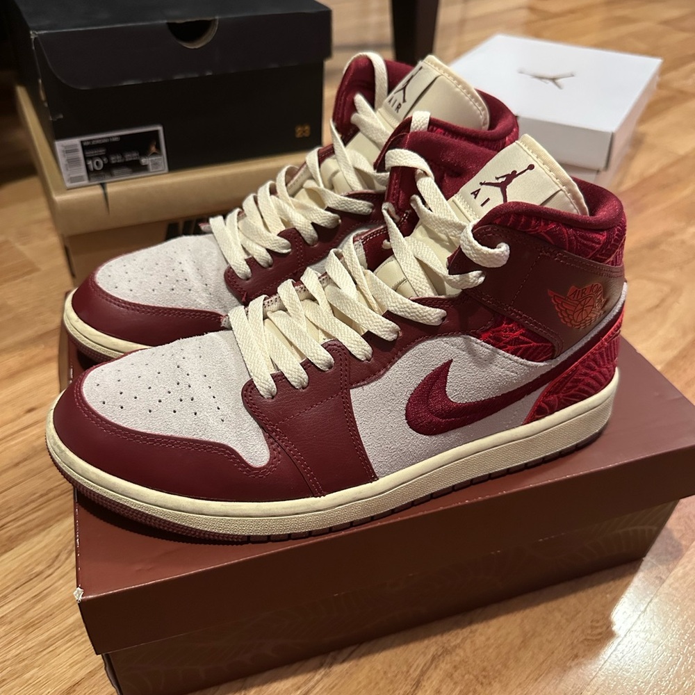 Unisex Air Jordan 1 MID SE